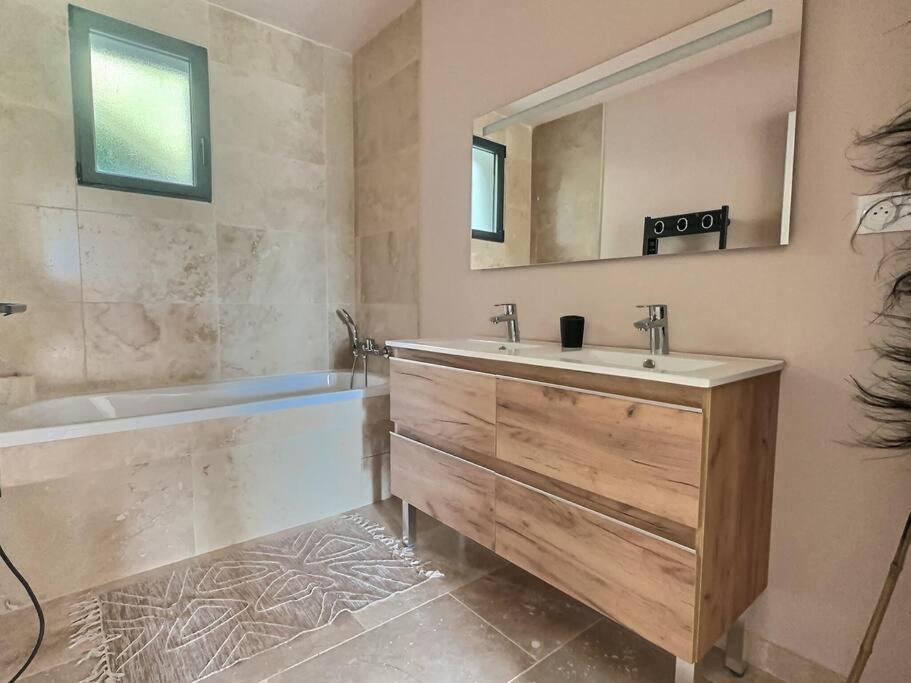 Sous Le « Figuier » Villa Cornillon-Confoux Ngoại thất bức ảnh