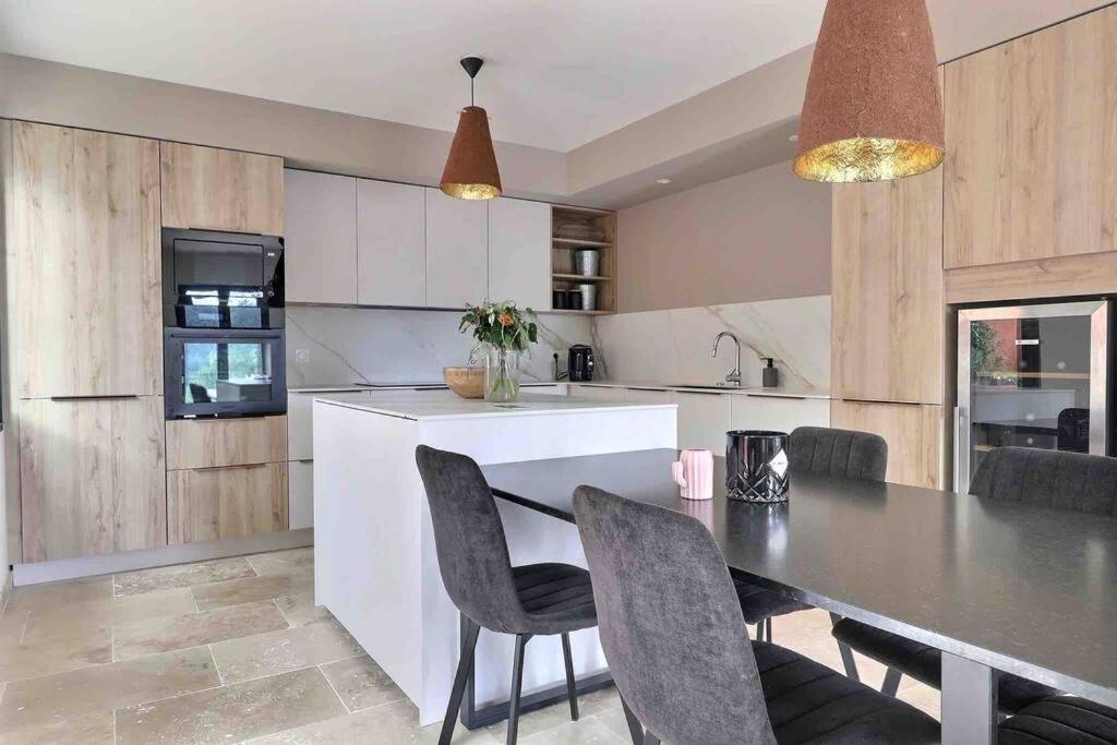 Sous Le « Figuier » Villa Cornillon-Confoux Ngoại thất bức ảnh